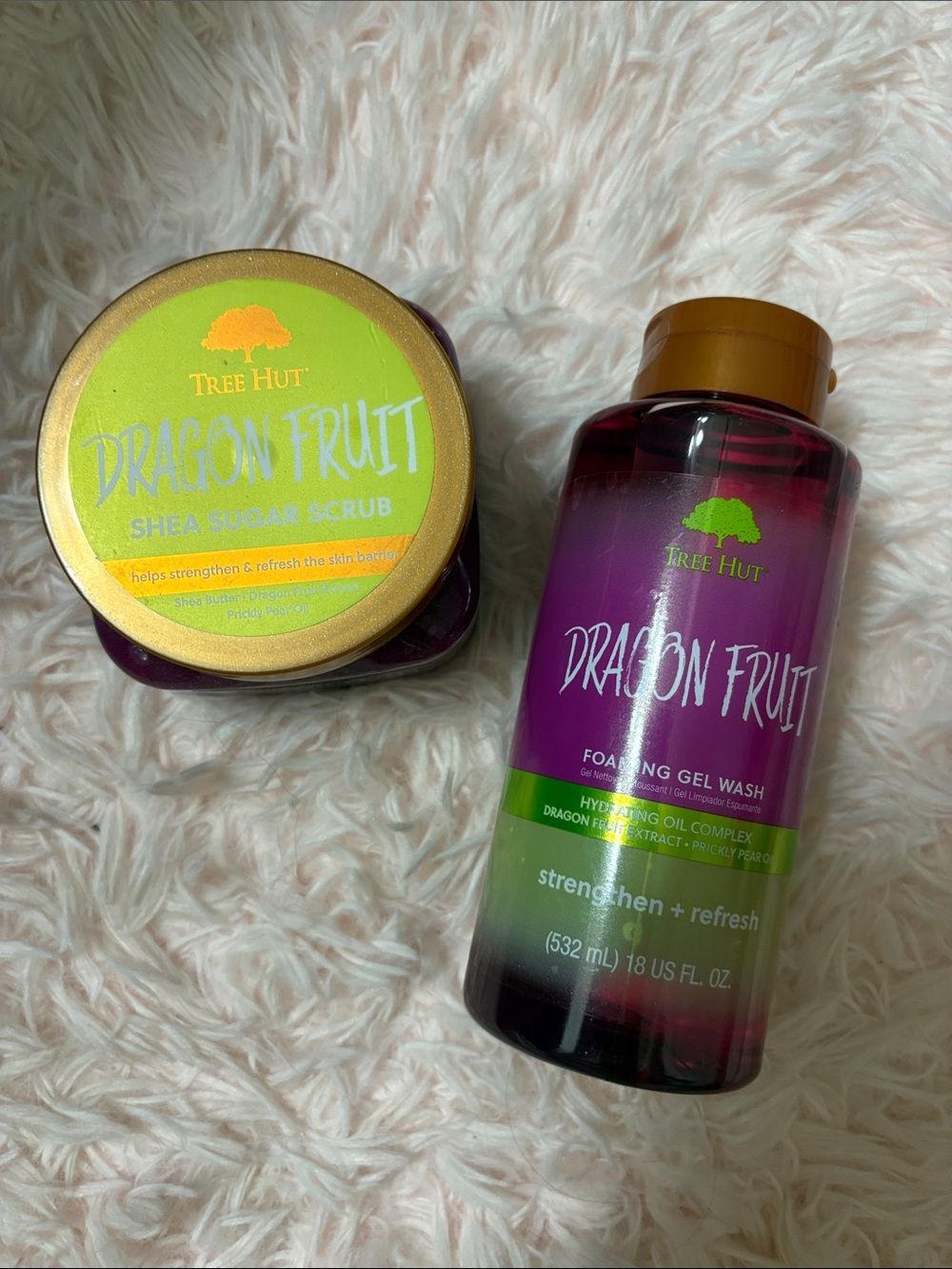 New Tree Hut Dragon Fruit Body Wash & Scrub - Picture 2 of 4